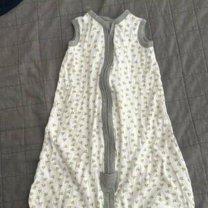 Burt’s bees sleep sack, 0-6 months, like new